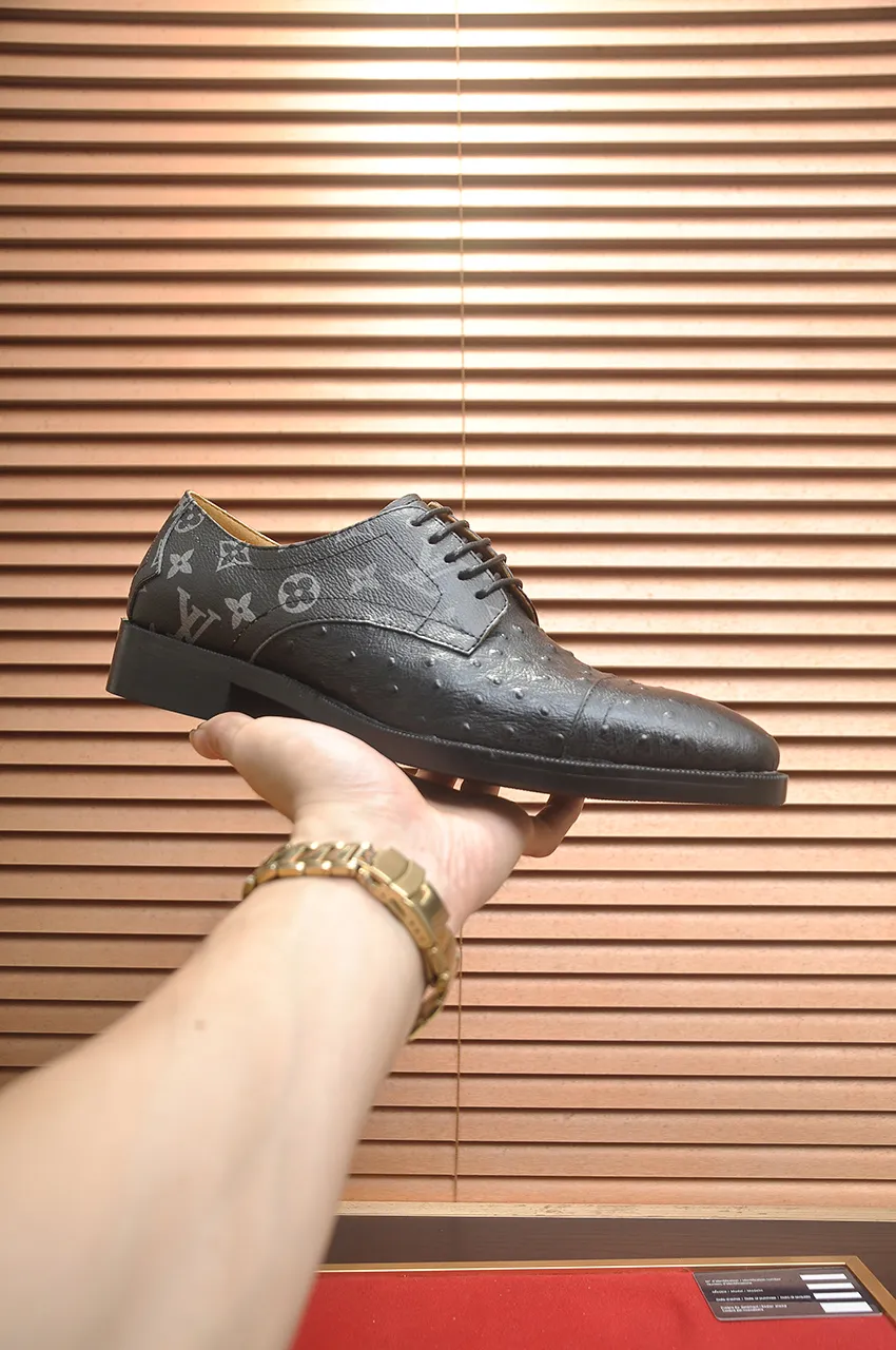 Men's men's shoes 💰500💶 [LV] (original single cowhide lining) 🍀LV's latest genuine leather business suit shoes are launched simultaneously on the official website. The first-layer cowhide imported from Italy is made of heavy gold, 💥official website 1:1 rubber outsole. Versatile to wear, high-end without losing class, and the color combination is extraordinary. This four-season style is alluring when worn on your feet, showing off your big-name flair. Standard code 38-45 (45 customized)
